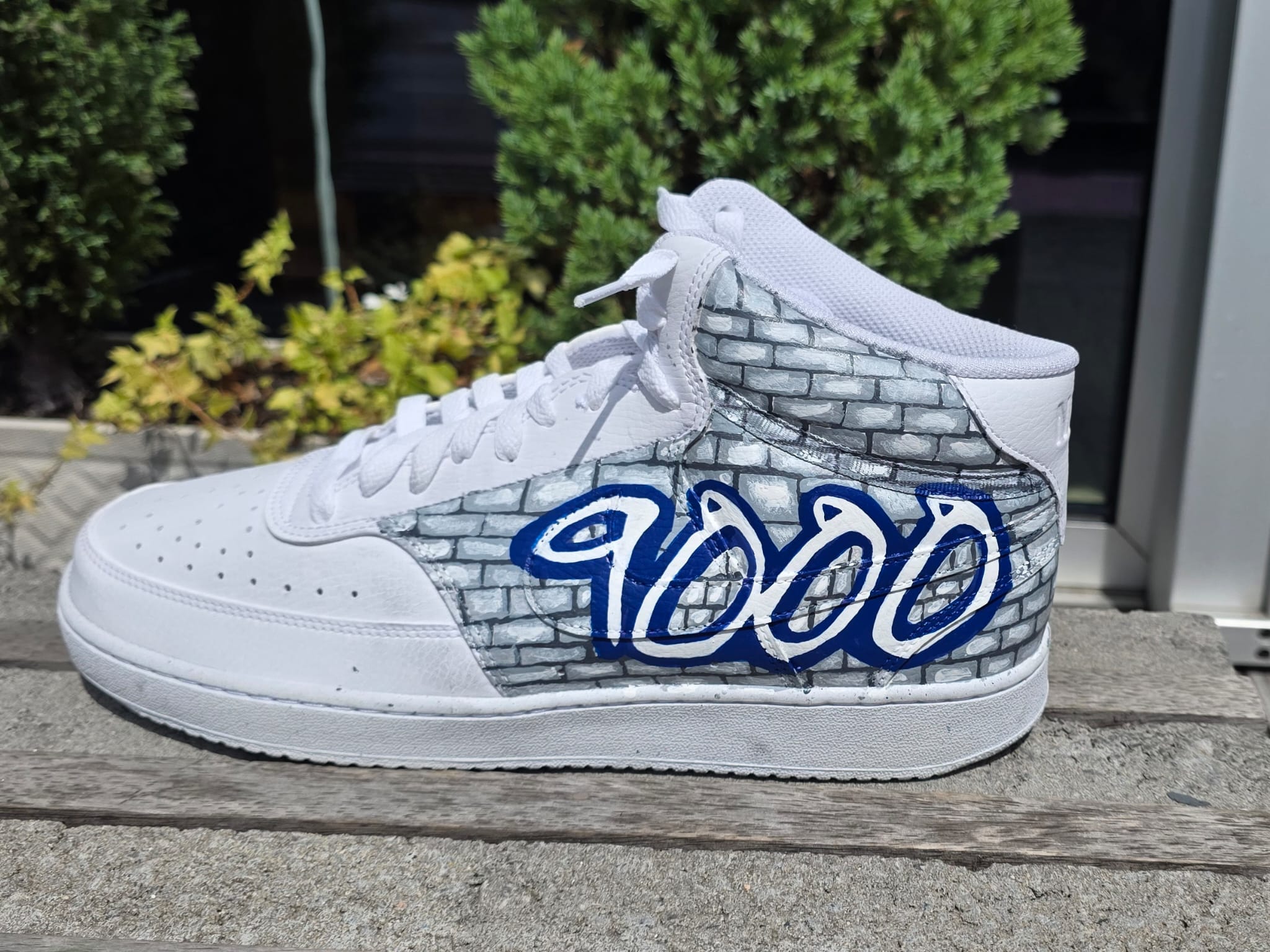 Custom Handgeschilderde Sneakers door Carlos Diaz - Afbeelding 4
