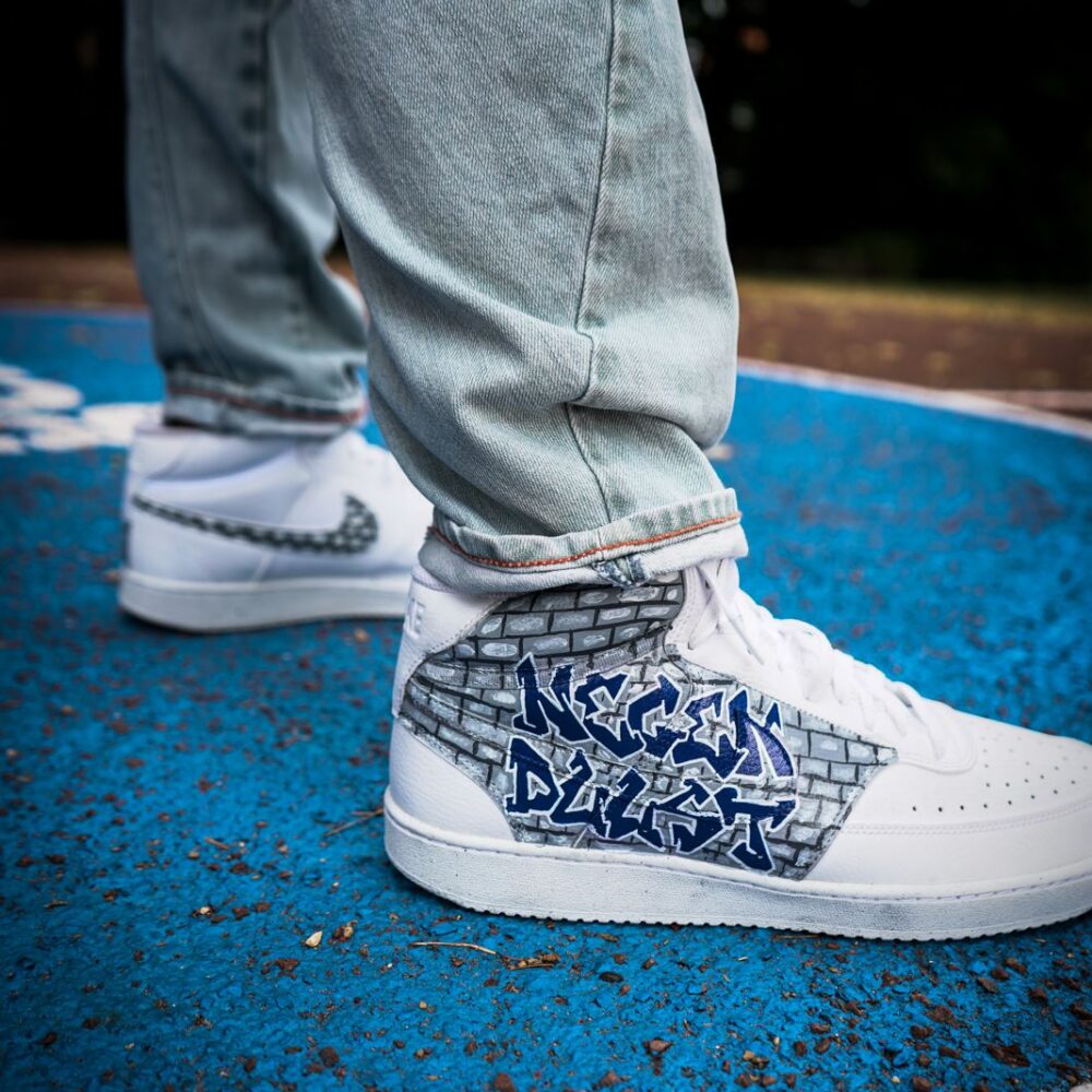 Custom Handgeschilderde Sneakers door Carlos Diaz