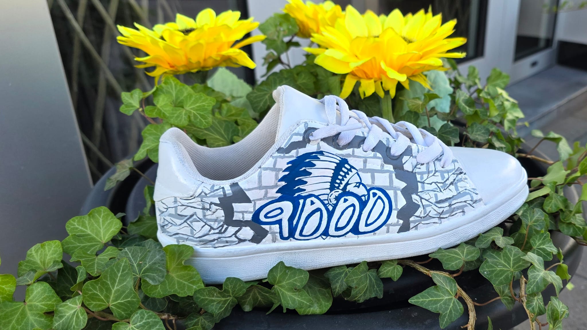 Custom Handgeschilderde Sneakers door Carlos Diaz - Afbeelding 6